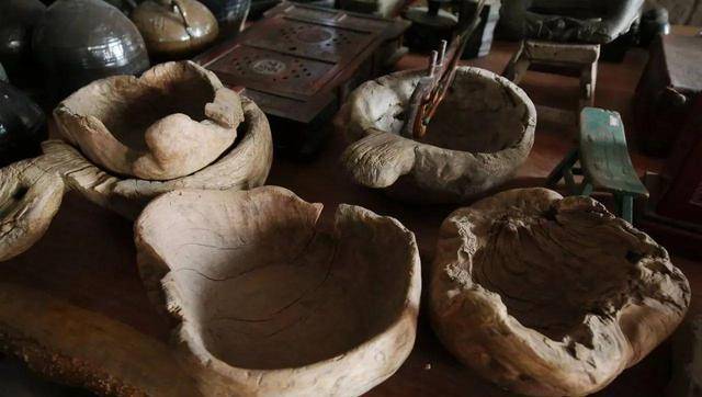 老人带金碗找专家鉴定见到实物后专家惊讶建议老人上交国家